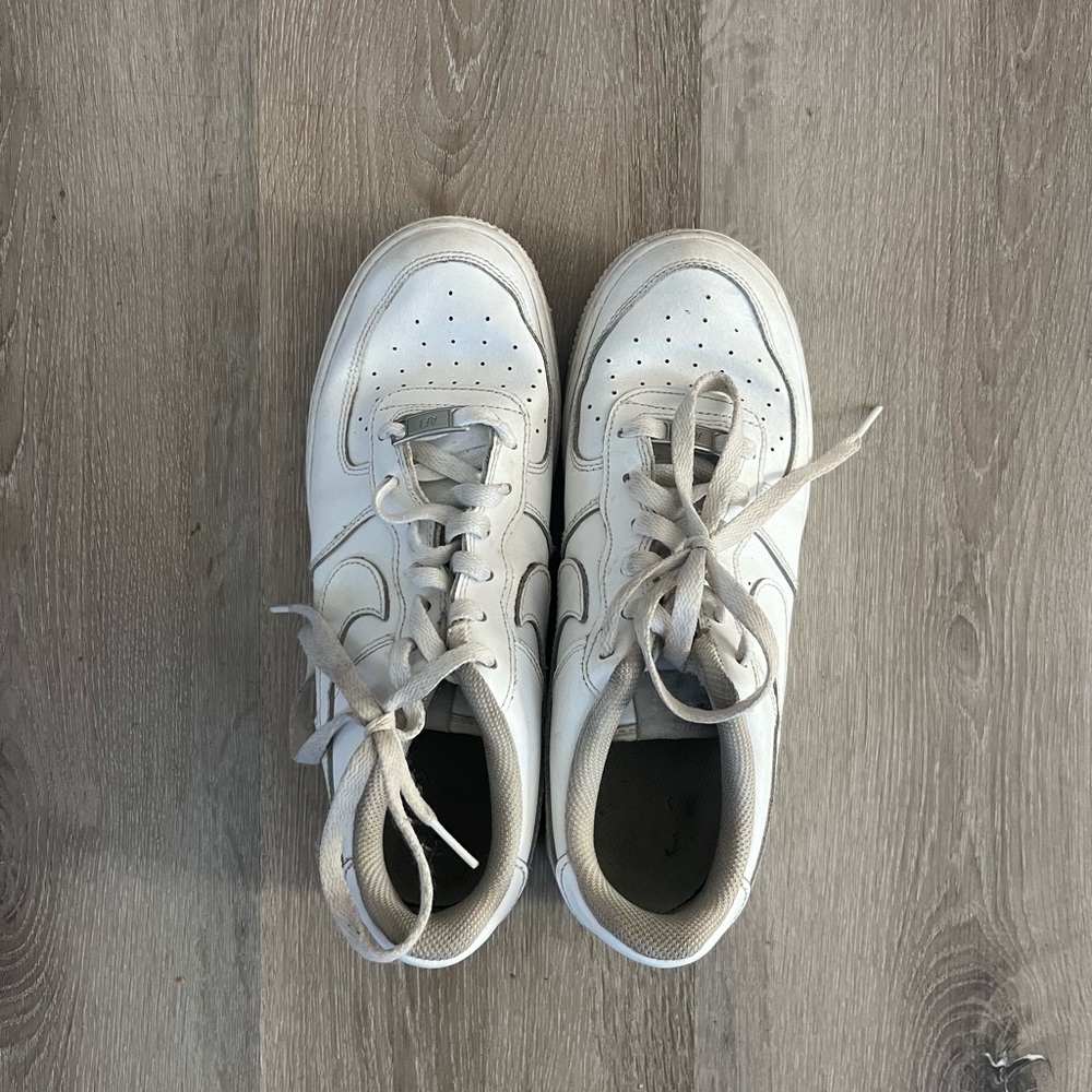 White Nike Air AF1